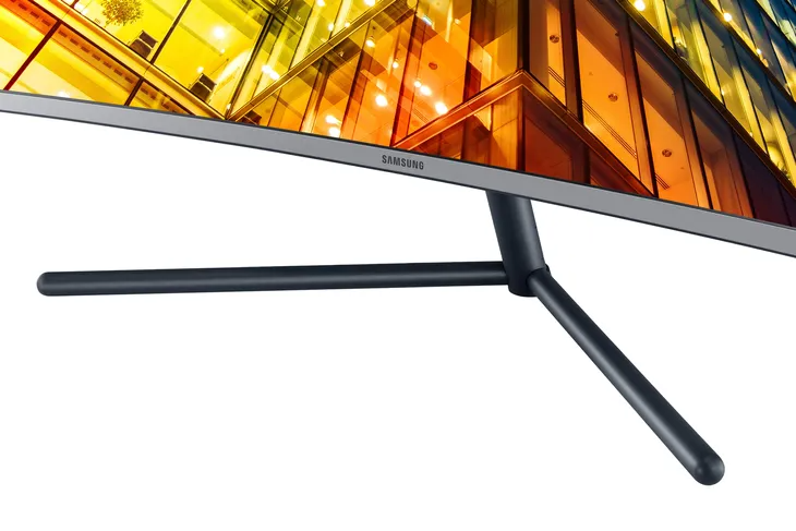 Monitor LED Samsung U32R590CWPX 31,5 3840x2160 px VA do biura OUTLET 108